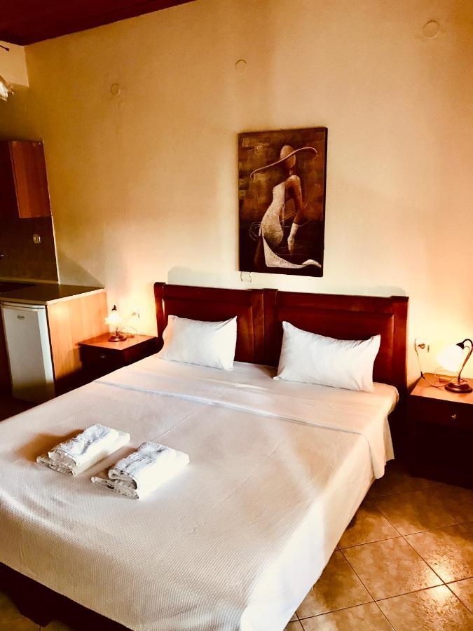 Guesthouse Adonis Káto Loutrákion Eksteriør bilde
