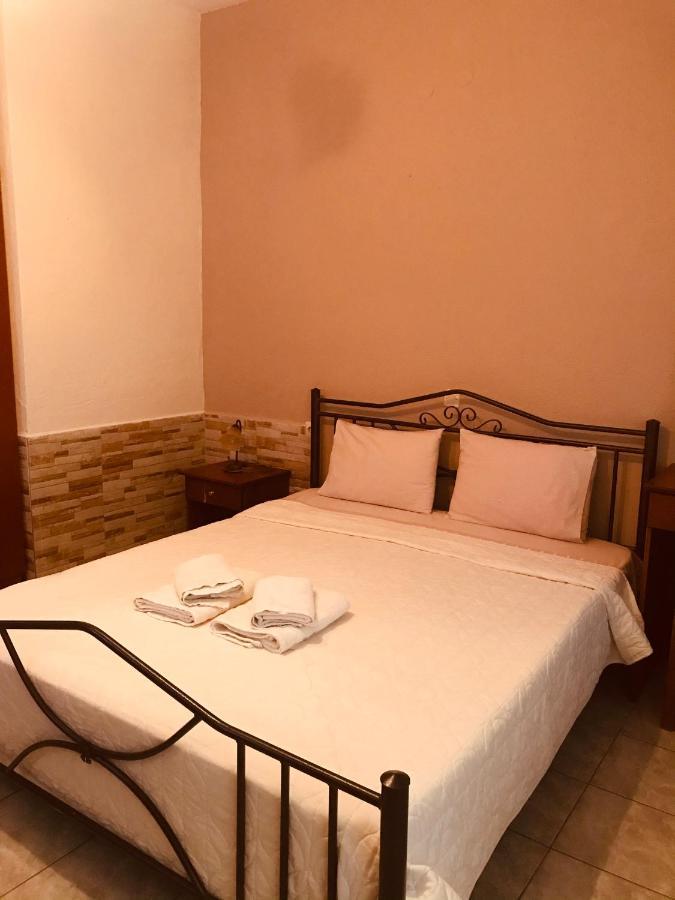 Guesthouse Adonis Káto Loutrákion Eksteriør bilde