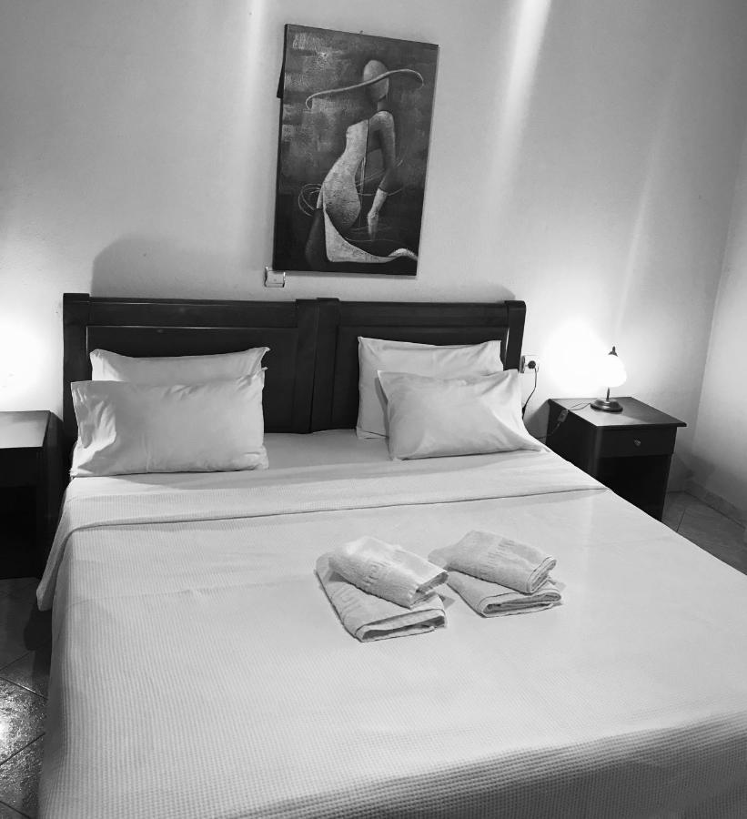Guesthouse Adonis Káto Loutrákion Eksteriør bilde