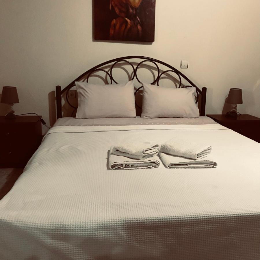 Guesthouse Adonis Káto Loutrákion Eksteriør bilde