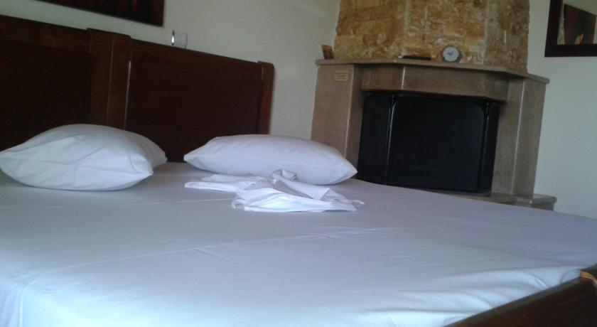 Guesthouse Adonis Káto Loutrákion Rom bilde