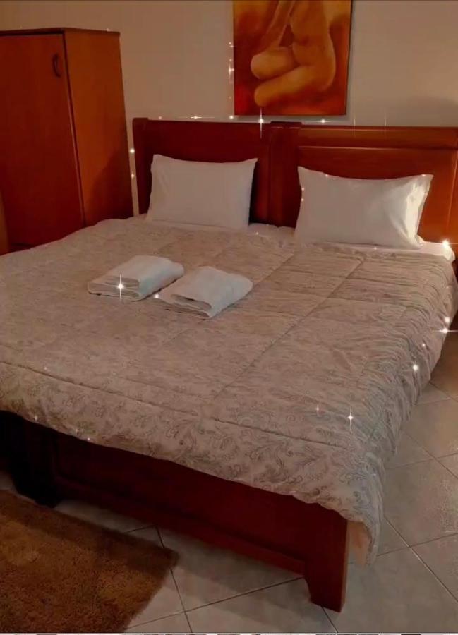 Guesthouse Adonis Káto Loutrákion Eksteriør bilde