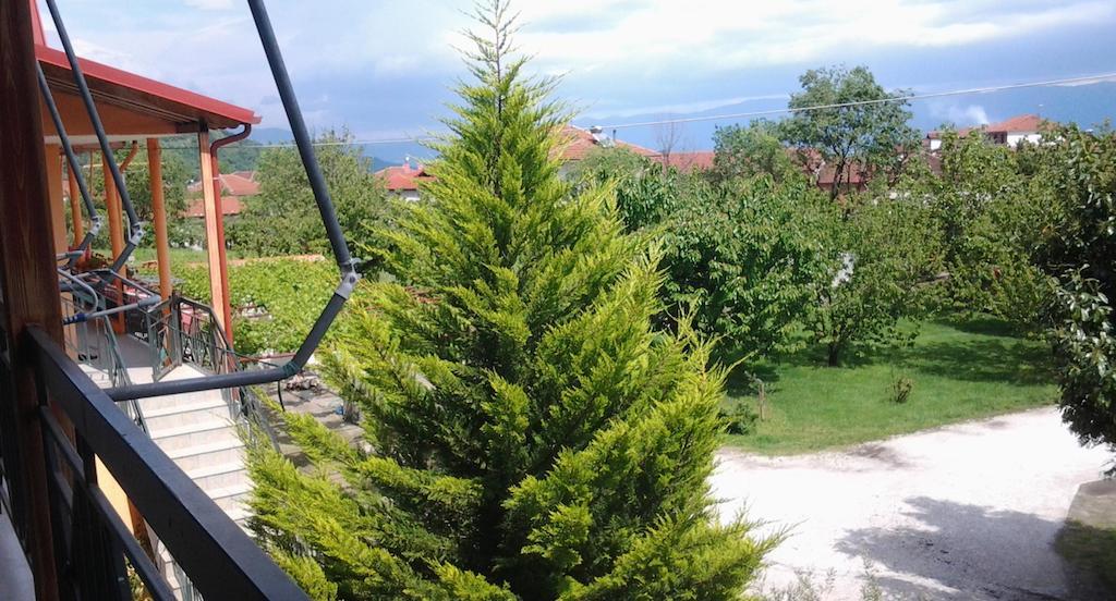 Guesthouse Adonis Káto Loutrákion Eksteriør bilde
