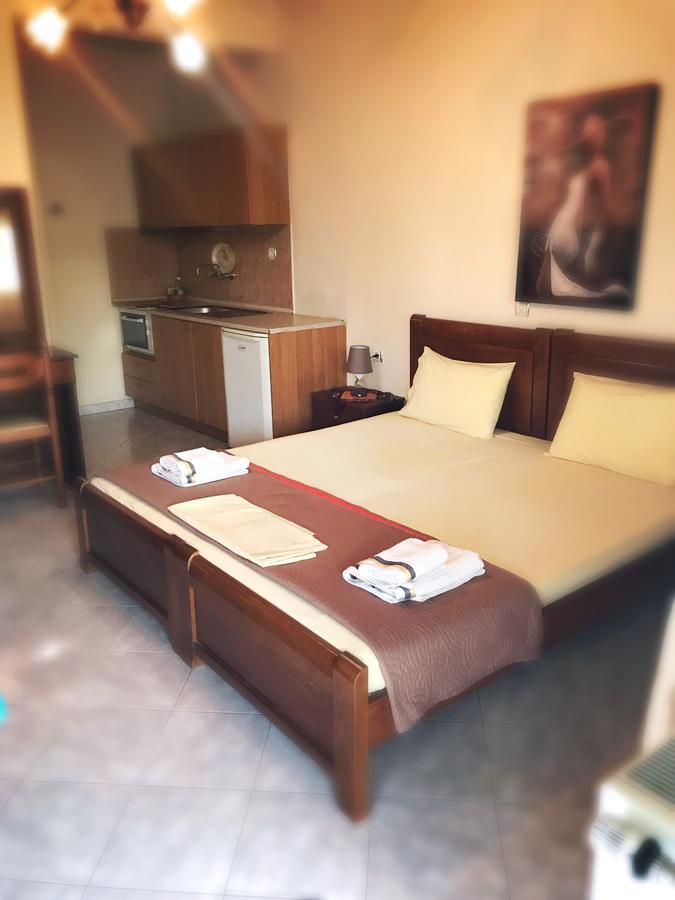 Guesthouse Adonis Káto Loutrákion Eksteriør bilde