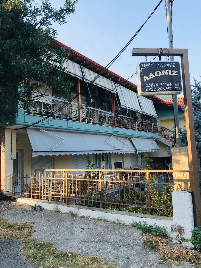 Guesthouse Adonis Káto Loutrákion Eksteriør bilde